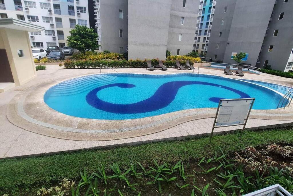 Davao City Condo Living Made Easy Lifestyle Esterno foto