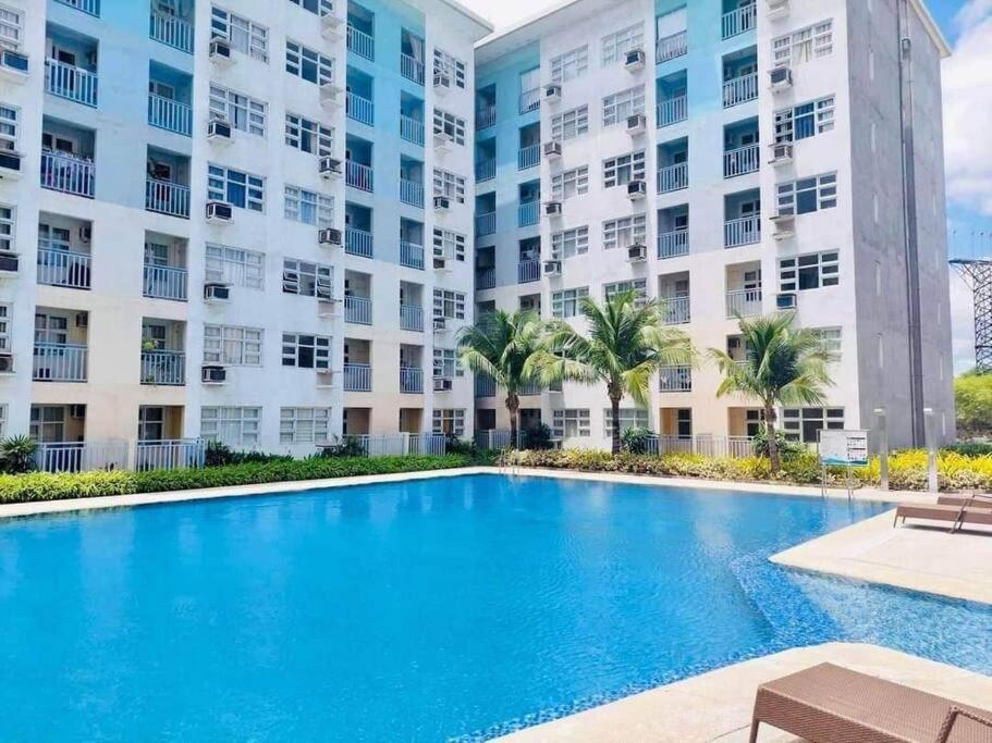 Davao City Condo Living Made Easy Lifestyle Esterno foto