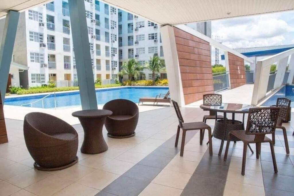 Davao City Condo Living Made Easy Lifestyle Esterno foto